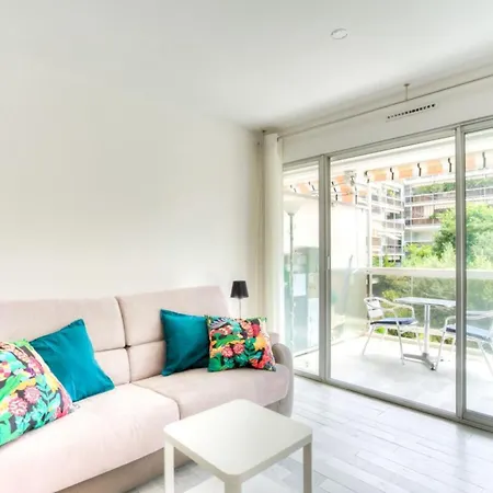 Furnished Studio With A Terrace Swimming Pool In A Charming Residence شقة