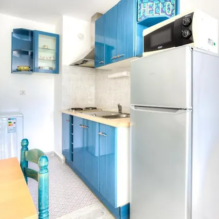 Furnished Studio With A Terrace Swimming Pool In A Charming Residence * أنتيب