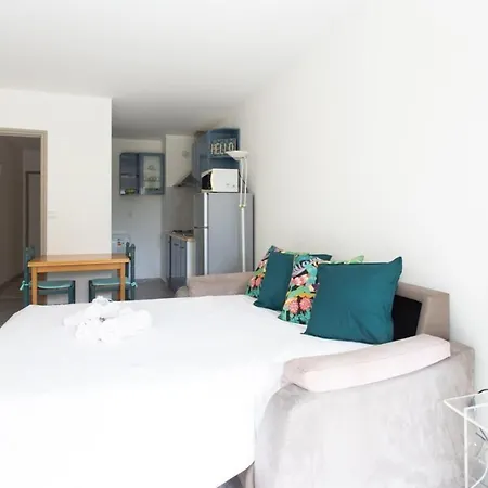 Furnished Studio With A Terrace Swimming Pool In A Charming Residence شقة