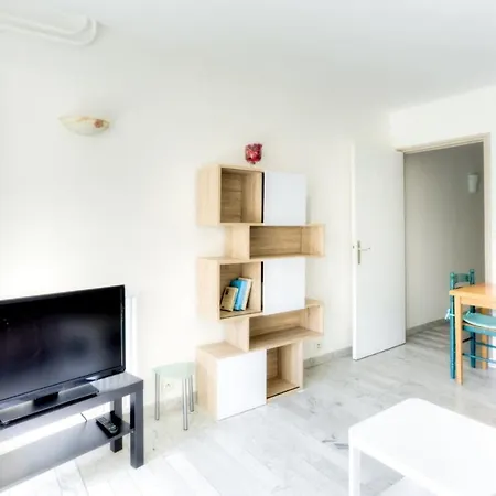شقة Furnished Studio With A Terrace Swimming Pool In A Charming Residence