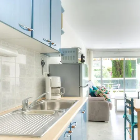 شقة Furnished Studio With A Terrace Swimming Pool In A Charming Residence