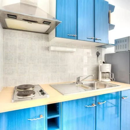 Furnished Studio With A Terrace Swimming Pool In A Charming Residence أنتيب
